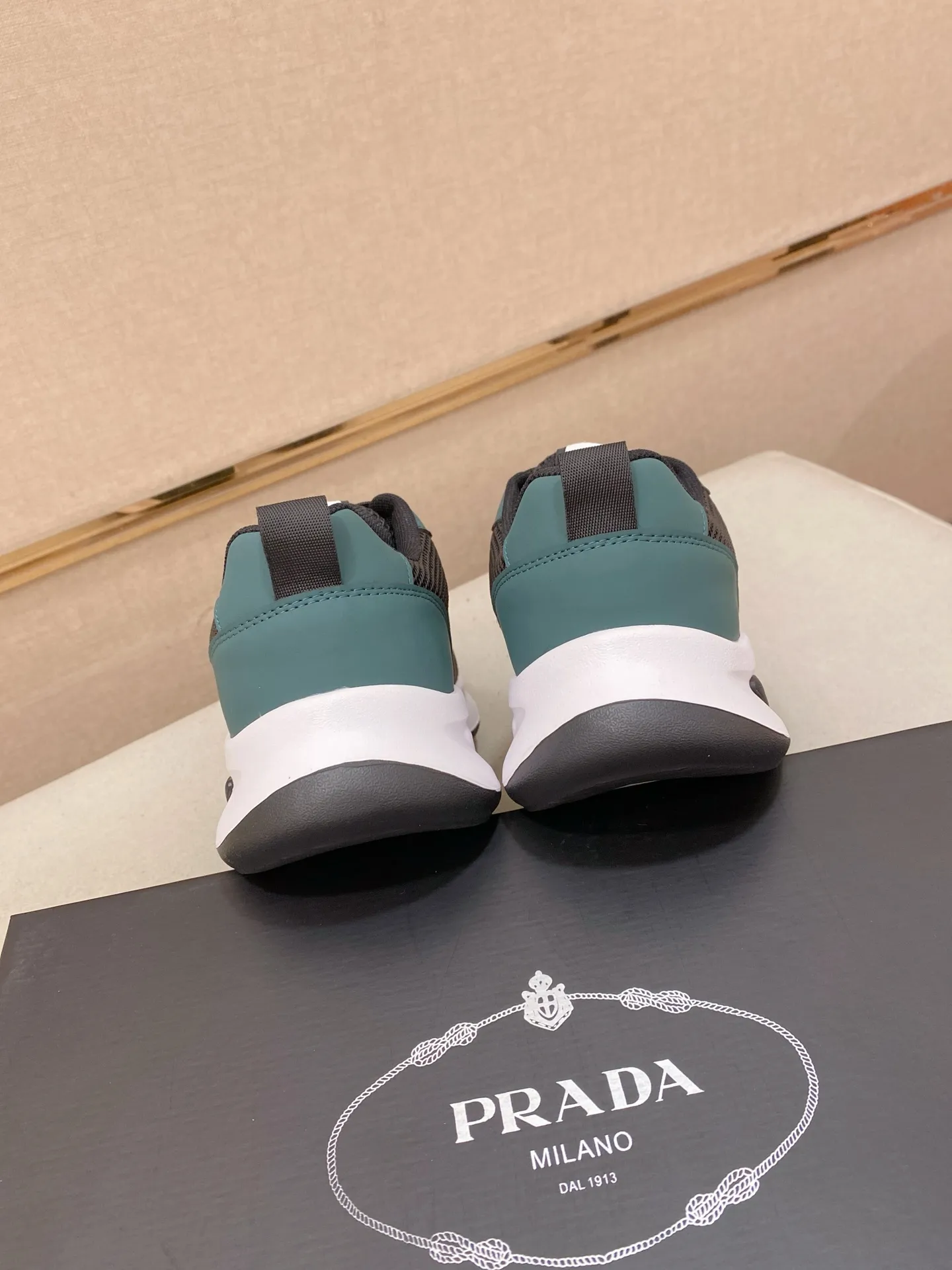 Men's men's shoes💰: 440💰[Prada～Prada] Trendy new styles are on the market. Same style as the official website. Counter quality. Original version. [Strong] [Strong] Imported selected first-layer cowhide. Comfortable and breathable sheepskin lining, fine workmanship, upper layer made of 100% pure cowhide, original last shape, comfortable on the feet, shoe sizes 38 to 44